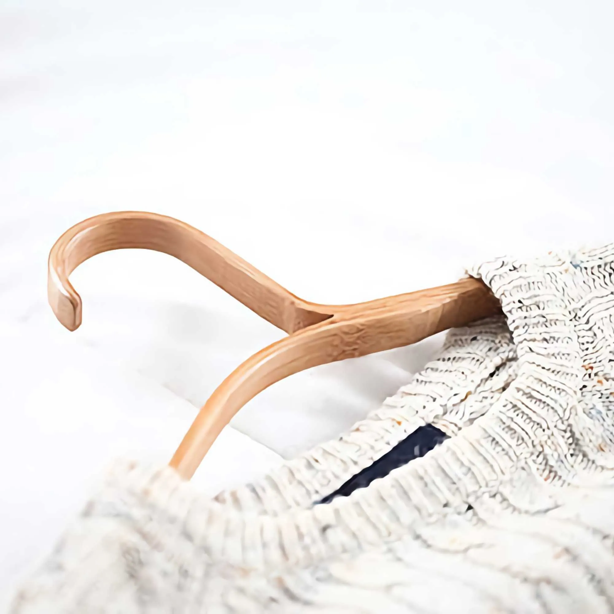 Gudee CAKON bamboo hanger, natural (set of 3)